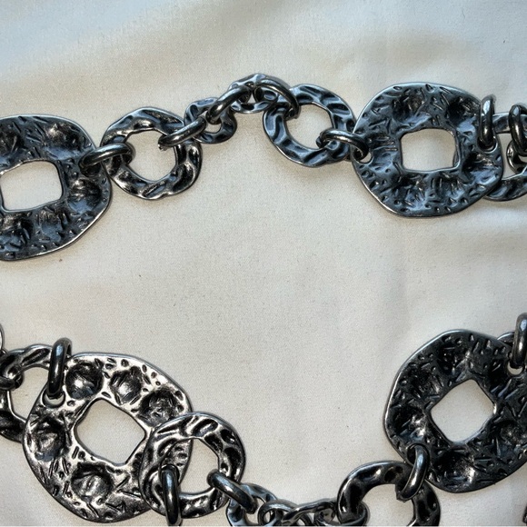 Metal Link Belt with Circles Cinch Belt Adjustable Double Sided - Picture 5 of 10